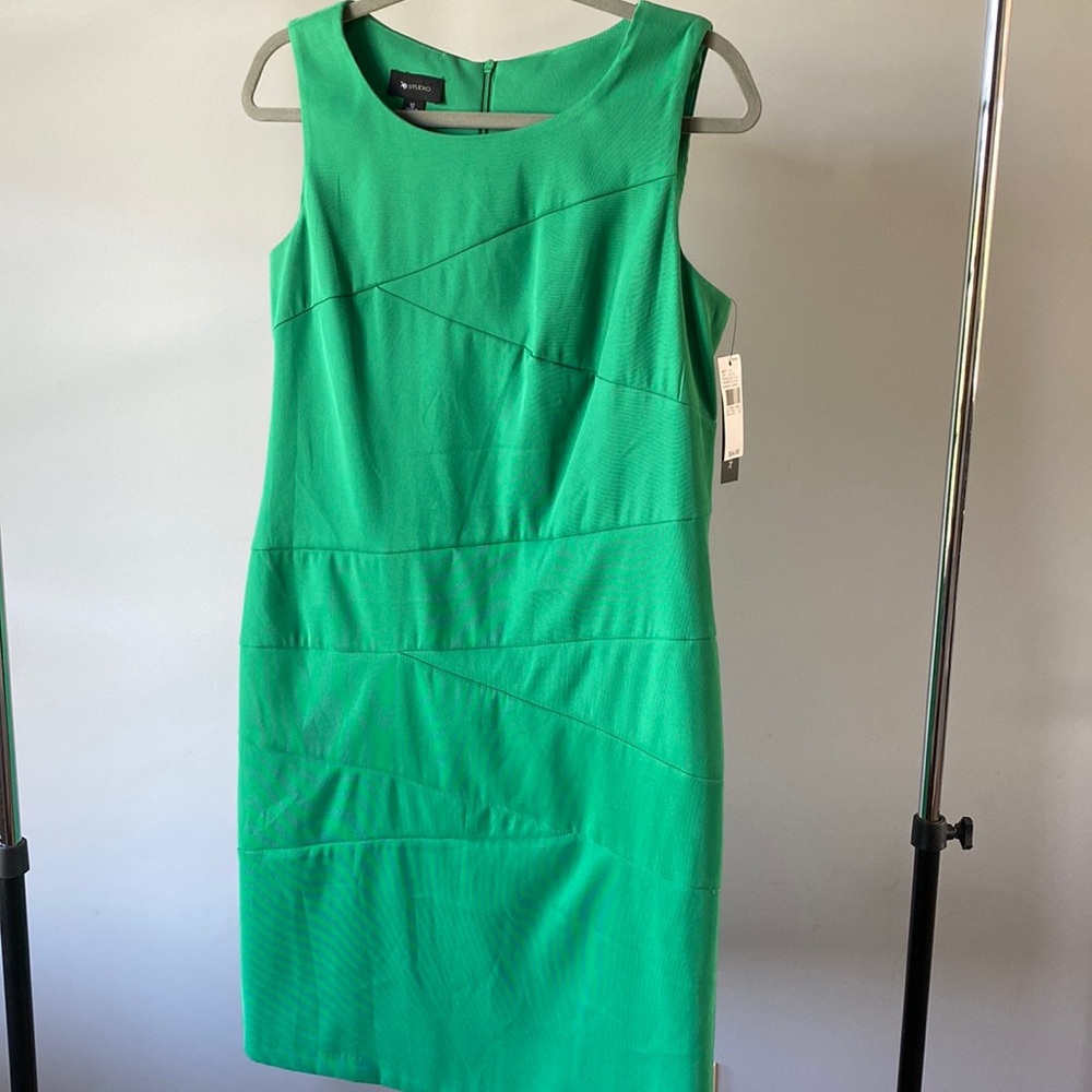 NWT women’s green sleeveless dress